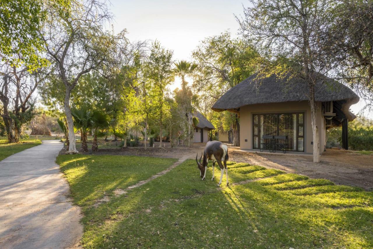 Vila Mokuti Etosha Namutoni Exteriér fotografie